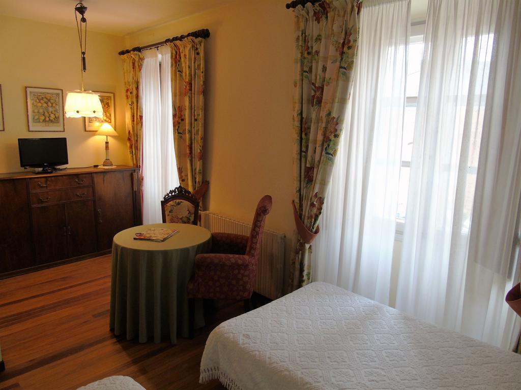 Casa Grande De Trives Bed & Breakfast Puebla de Trives Ruang foto